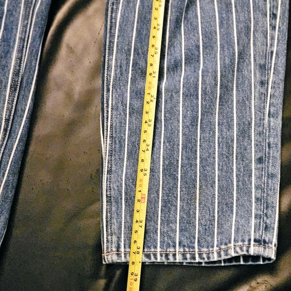 American Eagle Highest Mom Jeans Stripe sz 8 Denim Original Blue & White - Picture 11 of 12